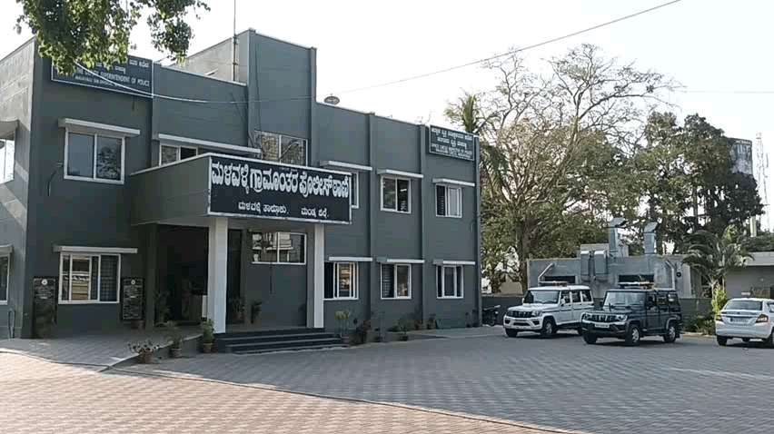 ಮಳವಳ್ಳಿ: ಅಪಘಾತದಲ್ಲಿ ತೀವ್ರವಾಗಿ ಗಾಯಗೊಂಡಿದ್ದ ಬೈಕ್ ಸವಾರ ಚಿಕಿತ್ಸೆ ಫಲಿಸದೆ ಸಾವು, ಪಟ್ಟಣದ ಮಾರೇ ಹಳ್ಳಿ ಬಳಿ ನಡೆದ ಘಟನೆ