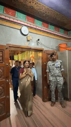मुख्यमंत्री रेखा गुप्ता ने तमिलनाडु दौरे पर वेलूर के श्री लक्ष्मी नारायणी मंदिर में किए दर्शन