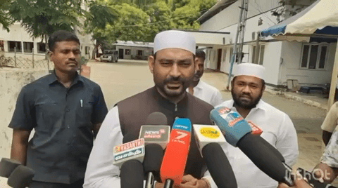 இராமநாதபுரம்: தவெக ஆட்சி திமுகவை விட சட்டம் ஒழுங்கு சீர் கட்டிருப்பதாக பாஜக தேசிய செயலாளர் வேலு இப்ராஹிம் மாவட்ட காவல் கண்காணிப்பாளர் அலுவலகத்தில் வைத்து பேட்டி