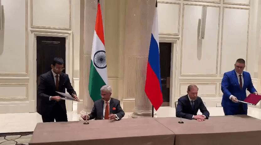 рд╡рд┐рджреЗрд╢рдордВрддреНрд░реА S Jaishankar рдФрд░ рд░реВрд╕ рдХреЗ рдЙрдк-рдкреНрд░рдзрд╛рдирдордВрддреНрд░реА рдиреЗ рдореЙрд╕реНрдХреЛ рдореЗрдВ 27рд╡реАрдВ IRIGC-TEC рдмреИрдардХ рдХреЗ рдмрд╛рдж рджрд╕реНрддрд╛рд╡реЗрдЬреЛрдВ рдкрд░ рд╣рд╕реНрддрд╛рдХреНрд╖рд░ рдХрд┐рдП