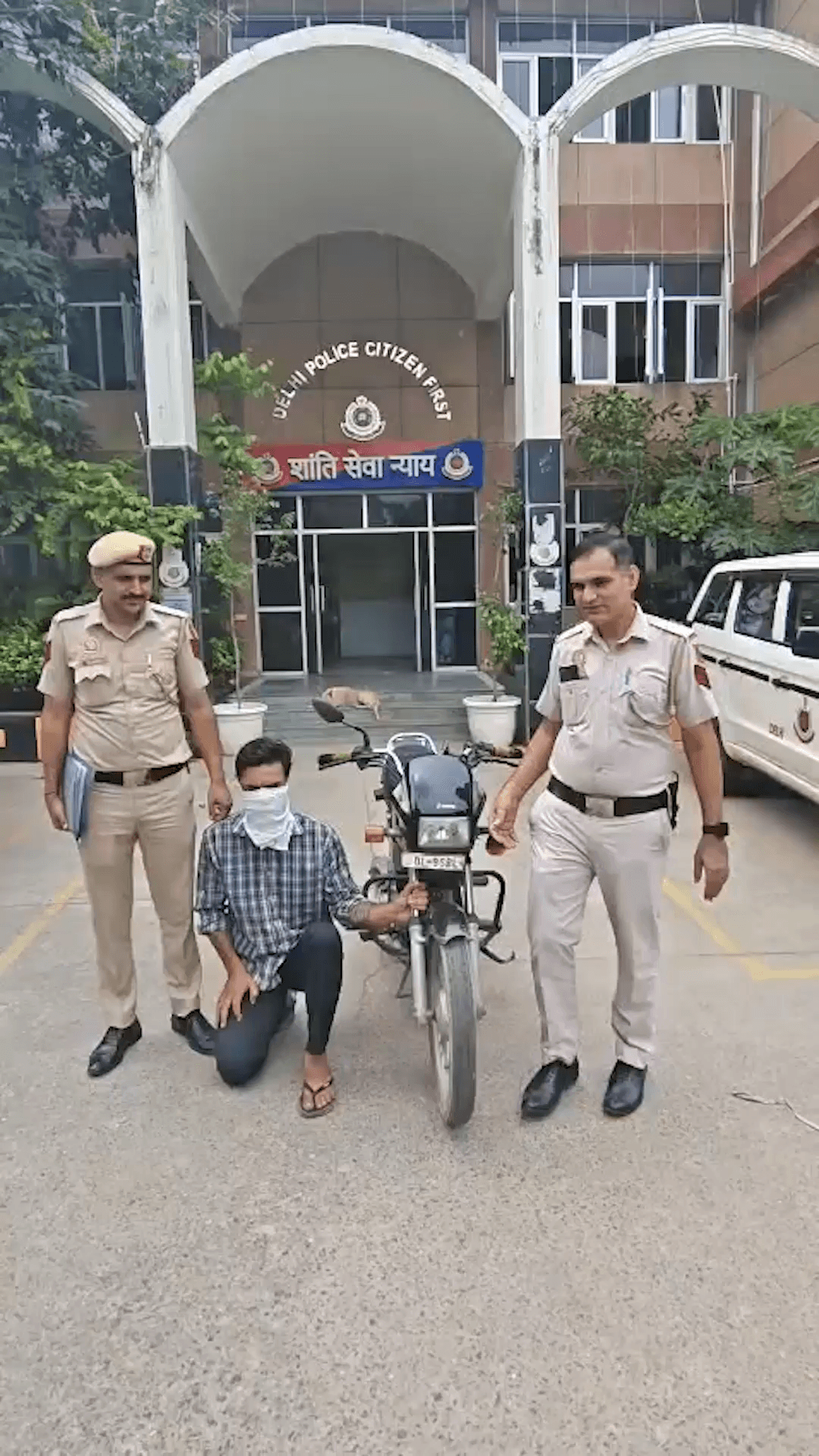 नजफगढ़: द्वारका सेक्टर-23 थाना पुलिस ने मोटरसाइकिल चोरी के मामले में एक आरोपी को गिरफ्तार किया