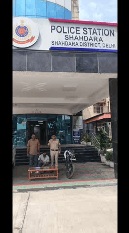 यमुना विहार: शाहदरा जिला पुलिस ने 5 लाख की चोरी के मामले में शातिर चोर को गिरफ्तार किया