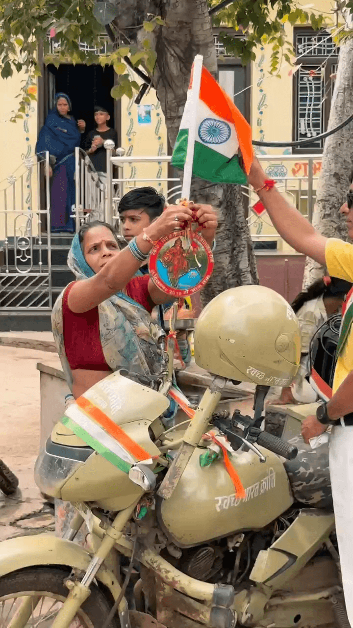 असली 'रक्षा' तब पूरी होती है जब सरहदें सुरक्षित हों और हमारी सड़कें बेदाग हों! 🇮🇳
#cleanindiamission #NationBuilding #PositiveIndia #Grassroots