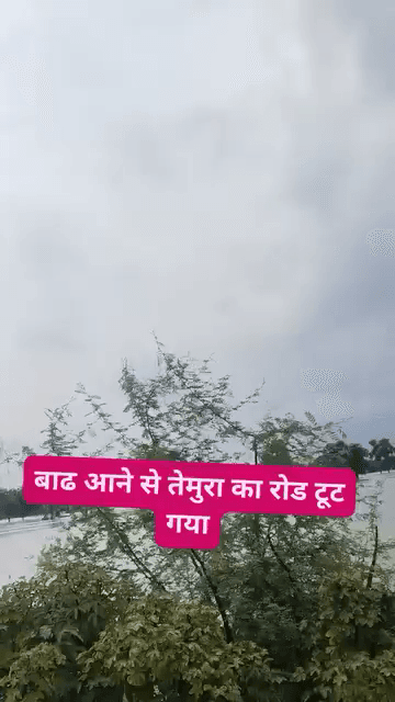 Temura me badh aane se road Tut gya