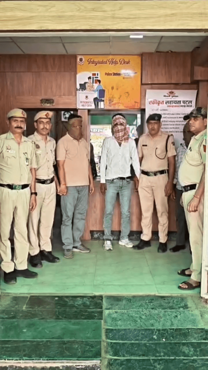 यमुना विहार: रेलवे स्टेशन पर तीन संदिग्ध पकड़े गए, ₹5,50,000 की ज्वेलरी बरामद