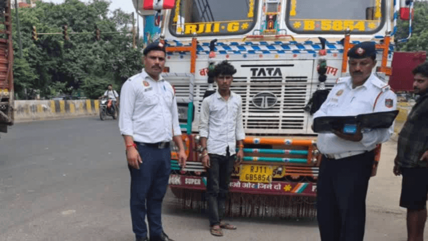 यमुना विहार: PUCC के बिना वाहन चलाने वालों पर ट्रैफिक पुलिस का शिकंजा, 238 चालान