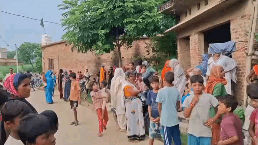 उतरौला: उतरौला अंतर्गत थाना गंडास बुजुर्ग क्षेत्र के छीतरपारा में रविवार को 13 वर्षीय किशोरी की संदिग्ध परिस्थितियों में मौत