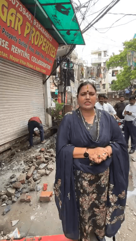 यमुना विहार: पटपड़गंज पार्षद रेनू चौधरी ने निर्माण कार्य का निरीक्षण किया