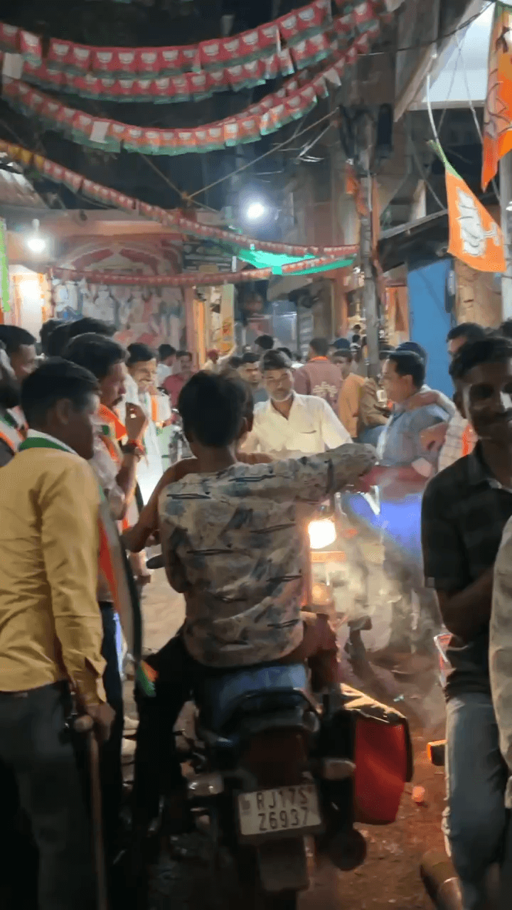 याद रखिए, एक स्वार्थी समाज कभी एक महान और विकसित देश का निर्माण नहीं कर सकता! 🇮🇳
#CivicSense #CleanIndiamission #GroundReality