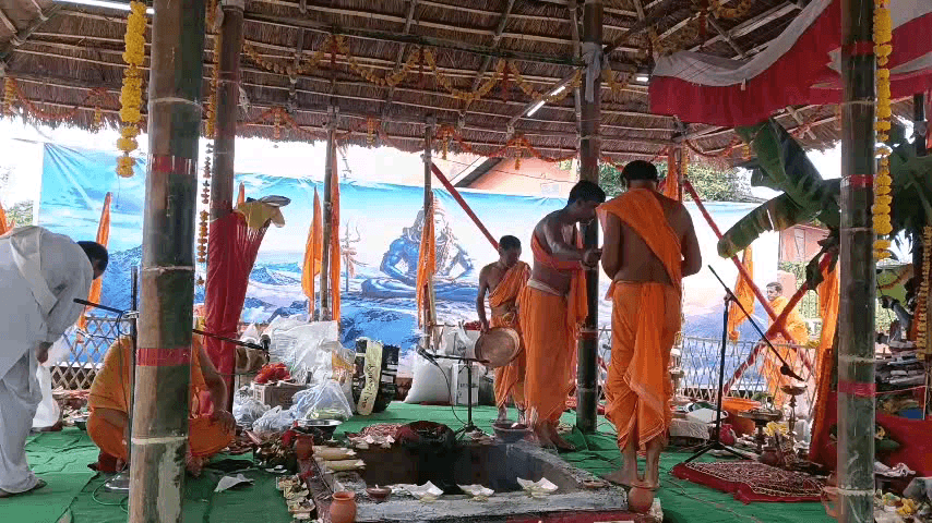 শিৱসাগৰ: দৌল উন্নয়ন পৰিষদ সনাতনী বৈদিক সমাজৰ উদ্যোগত শিৱসাগৰত অনুষ্ঠিত ৰূদ্ৰ যজ্ঞৰ আজি অন্তিমটো দিন