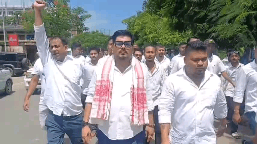 শিৱসাগৰ: বীৰ লাচিত সেনাত যোগদান অসমীয়া যুৱ মঞ্চৰ শিৱসাগৰ জিলাৰ সচিব বিষ্ণু শইকীয়াৰ শিৱসাগৰত