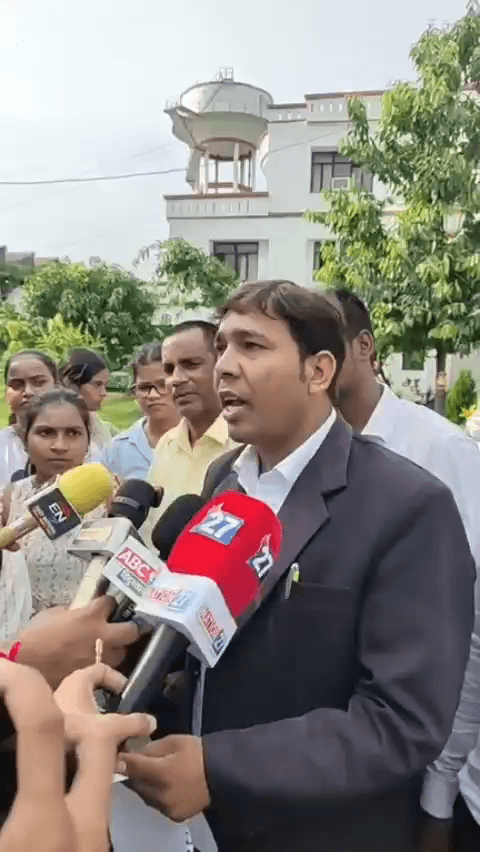 जिलाधिकारी गोरखपुर को ज्ञापन-
राम चन्द्र इंस्टीट्यूट ऑफ पैरामेडिकल एन्ड मैनेजमेंट साइंसेज (RCIPMS) ..