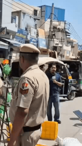 गुरुग्राम: बेटे को मारने आए बदमाशों ने बीच सड़क पर पिता को गोली मारी, मची अफरा-तफरी