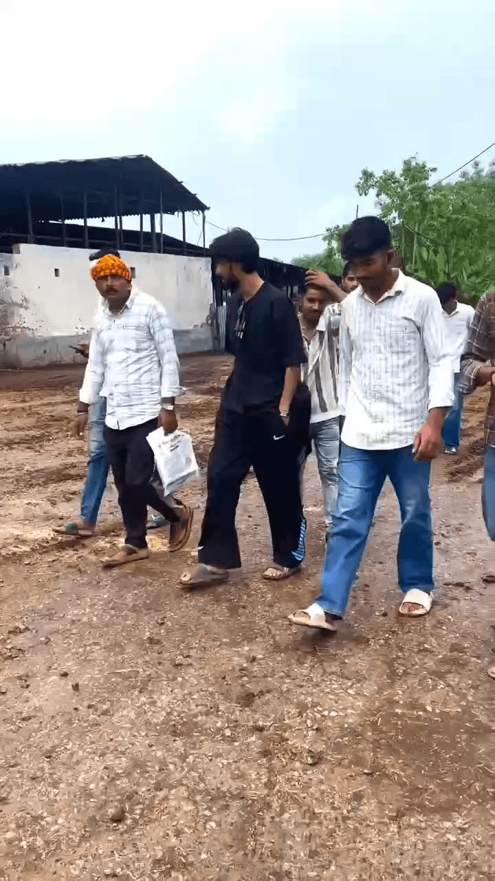तुम रिश्ता खत्म करो,
दोबारा ना मिलने की गारंटी हमारी। 🖤
Respect Girls help poor help animals
#apsgurjar #gwalior
