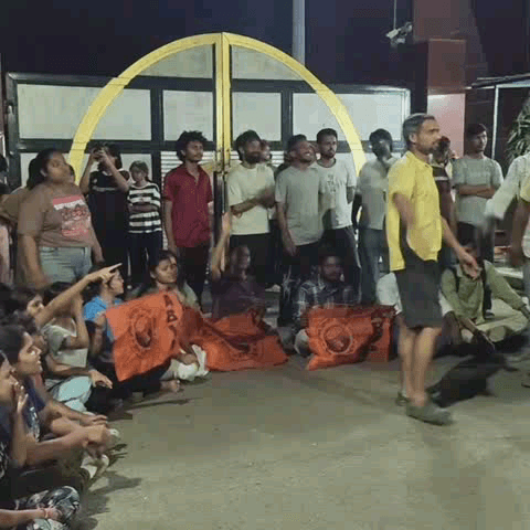 ಆಳಂದ: ಕಡಗಂಚಿ ಗ್ರಾಮದ ಕೇಂದ್ರಿಯ ವಿವಿಯಲ್ಲಿ ವಿದ್ಯಾರ್ಥಿನಿಗೆ ಲೈಂಗಿಕ ಕಿರುಕುಳ ಖಂಡಿಸಿ ತಡರಾತ್ರಿ ಎಬಿವಿಪಿಯಿಂದ ಪ್ರತಿಭಟನೆ