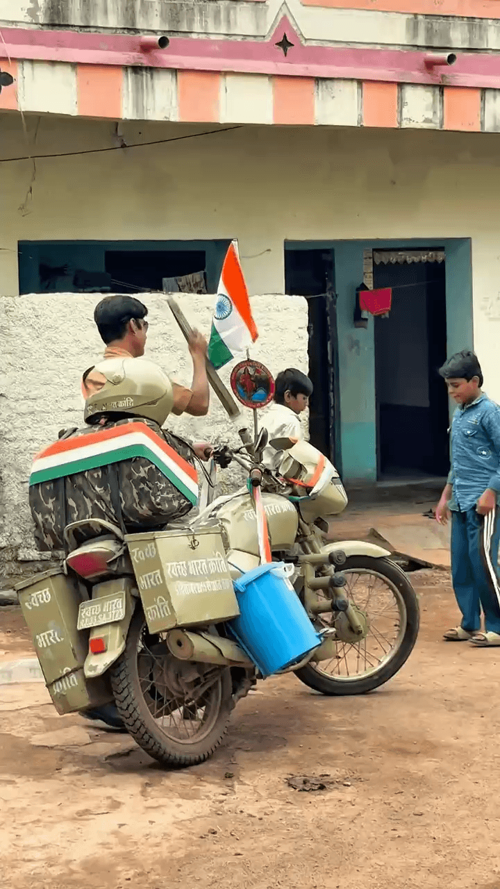 रहना किसी को नहीं है... लेकिन जब तक हम ज़िंदा हैं, इस मिट्टी का कर्ज़ तो चुका लें! 🇮🇳
#cleanindiamission #civicduty #bethechange #betterindia