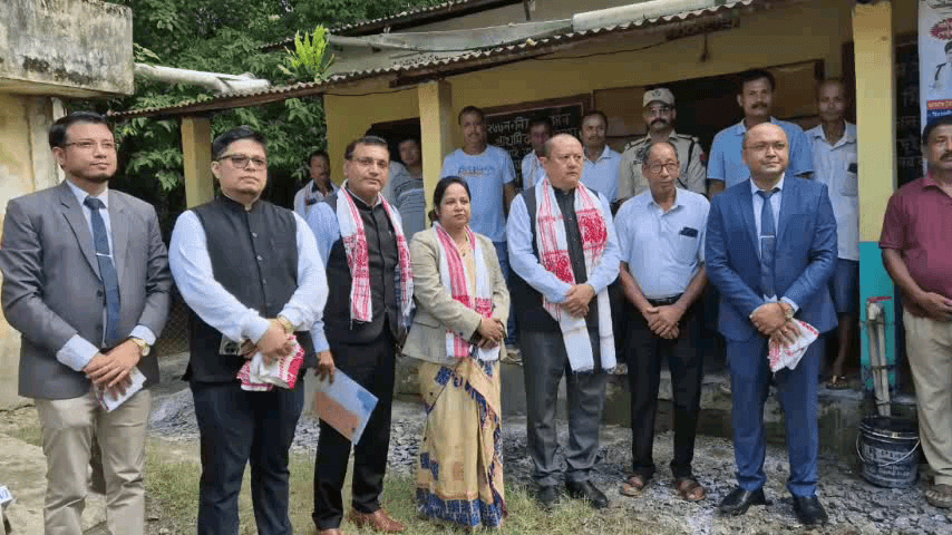 শিৱসাগৰ: অসম ৰাজ্যিক আইন সেৱা প্ৰাধিকাৰীৰ তত্বাৱধানত শিৱসাগৰৰ নিমাইজানত বানাক্ৰান্তৰ মাজত বিতৰণ আৰ্থিক সাহাৰ্য