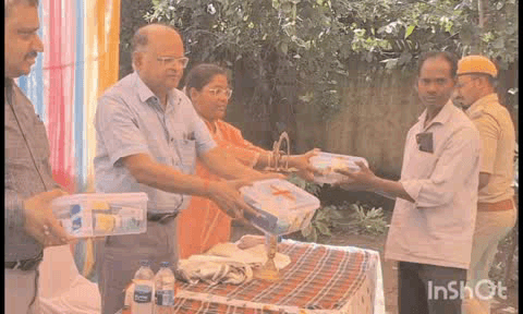 चांदवा: वन विभाग ने तीस पशुपालकों को दवा कीट वितरित किए
