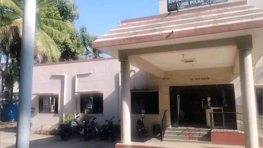 ಮಳವಳ್ಳಿ: ಅಕ್ರಮವಾಗಿ ಜಾನುವಾರುಗಳ ಸಾಗಾಣಿಕೆ ವಳಗೆರೆ ದೊಡ್ಡಿ ಮೂವರ ಬಂಧನ, ಹಲಗೂರು ಪೊಲೀಸರ ಕಾರ್ಯಾಚರಣೆ