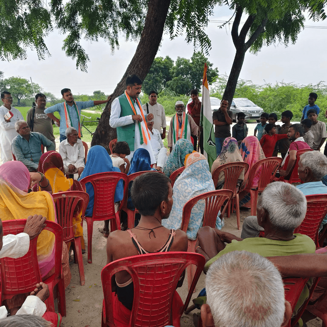 कांग्रेस नेता शिवाकांत तिवारी ने किया धारूपुर मे बूथ सत्यापन कहा बिन्दकी मे कांग्रेस का परचम लहरहेगा