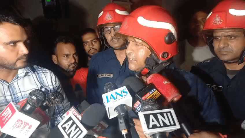 यमुना विहार: दल्लूपुरा में आग लगने से दमकल अधिकारी घायल, अस्पताल में भर्ती