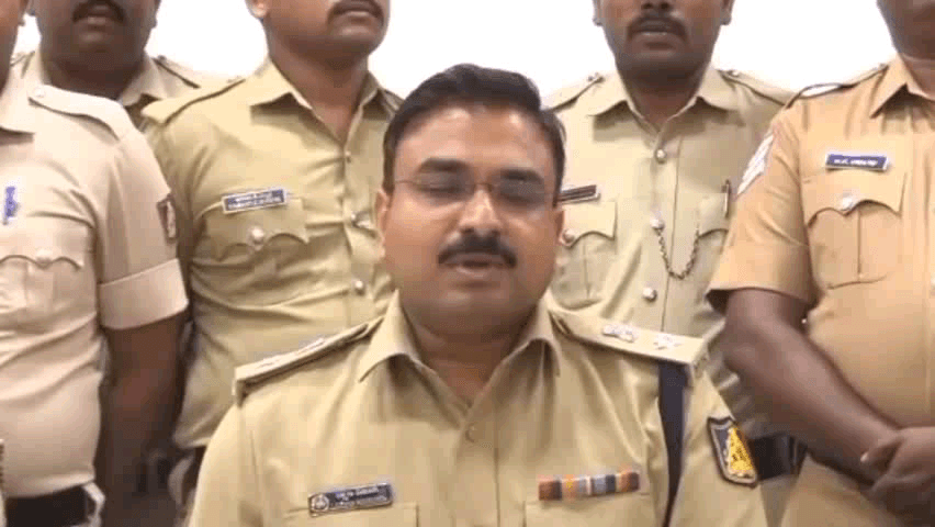 ಇಂಡಿ: ಪಟ್ಟಣ ಹೊರ ಭಾಗದ ತಾಂಡಾದಿಂದ ಇಬ್ಬರು ಯುವತಿಯರು ಕಾಣೆ : ನಗರದಲ್ಲಿ ಎಸ್ ಪಿ ಲಕ್ಷ್ಮಣ ನಿಂಬರಗಿ