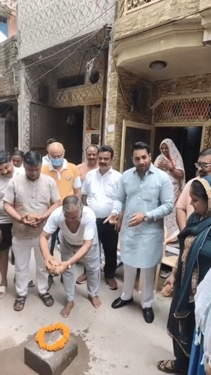 त्रिलोकपुरी में पेयजल समस्या के समाधान के लिए विधायक ने नई पाइपलाइन बिछाने के कार्य का किया शिलान्यास