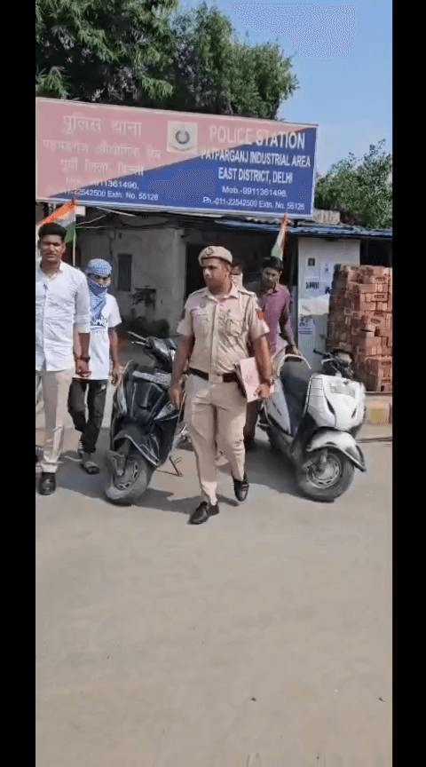 पटपड़गंज थाना पुलिस ने दो वाहन चोरों को किया गिरफ्तार