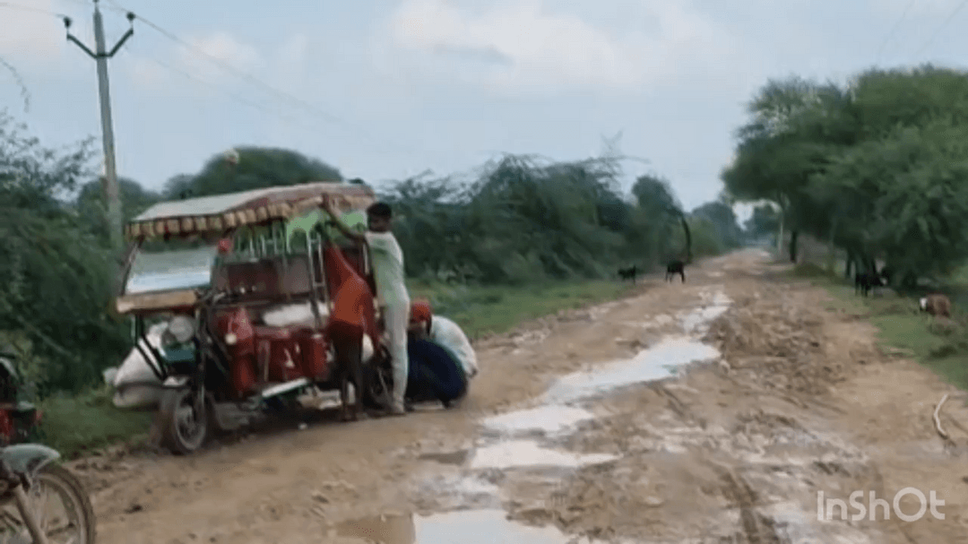 राजापुर: बरुआ संपर्क मार्ग के निर्माण को लेकर ग्रामीणों ने फिर बुलंद की आवाज, नेताओं को दिया अल्टीमेटम
