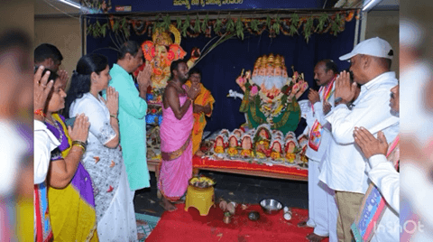 జగిత్యాల: విశ్వకర్మ జయంతి సందర్భంగా వీరబ్రహ్మేంద్రస్వామి ఆలయంలో విశ్వకర్మ బ్రహ్మోత్సవాలను ప్రారంభించిన జగిత్యాల ఎమ్మెల్యే డా సంజయ్ కుమార్