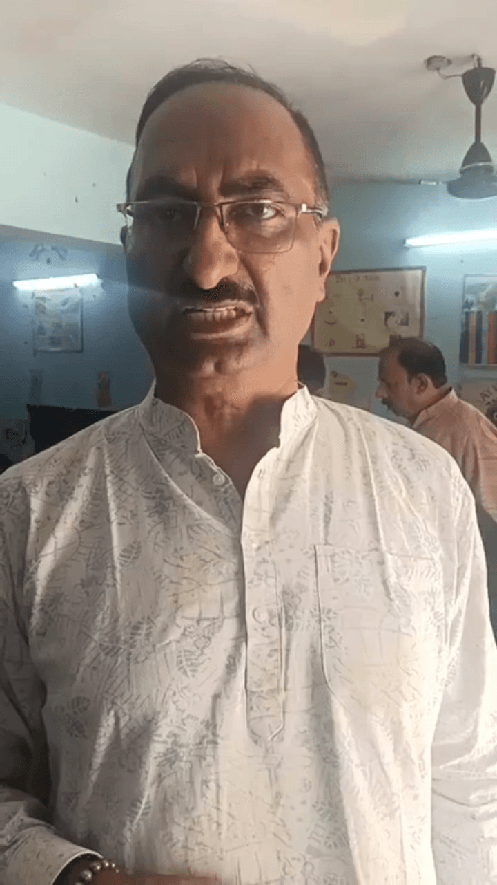 यमुना विहार: पार्षद संदीप कपूर ने SIR को लेकर की अपील, दस्तावेज लेकर वोटिंग सेंटर में BLO से मिलें