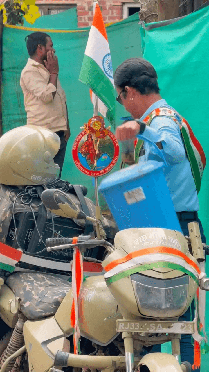 आज अगर हम इस कचरे को नहीं हटाएंगे, तो कल यही कचरा हमारे बच्चों को बीमारियों के ढेर पर ले जाएगा! 🇮🇳
#cleanindiamission #takeresponsibility
