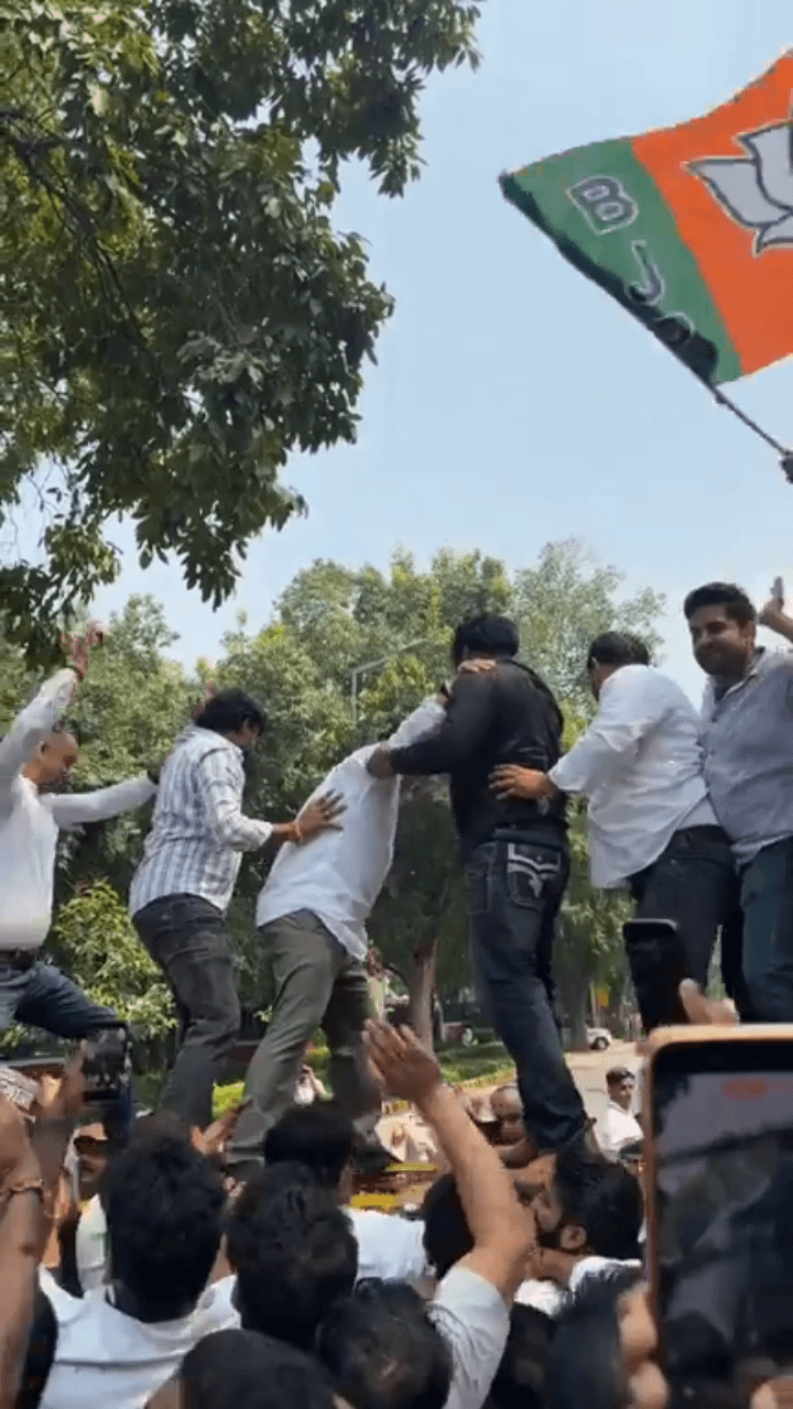 यमुना विहार: सफाई कर्मी दीपक मामले में भाजपा ने किया प्रदर्शन, AAP पार्षद विजय कुमार की बर्खास्तगी की मांग