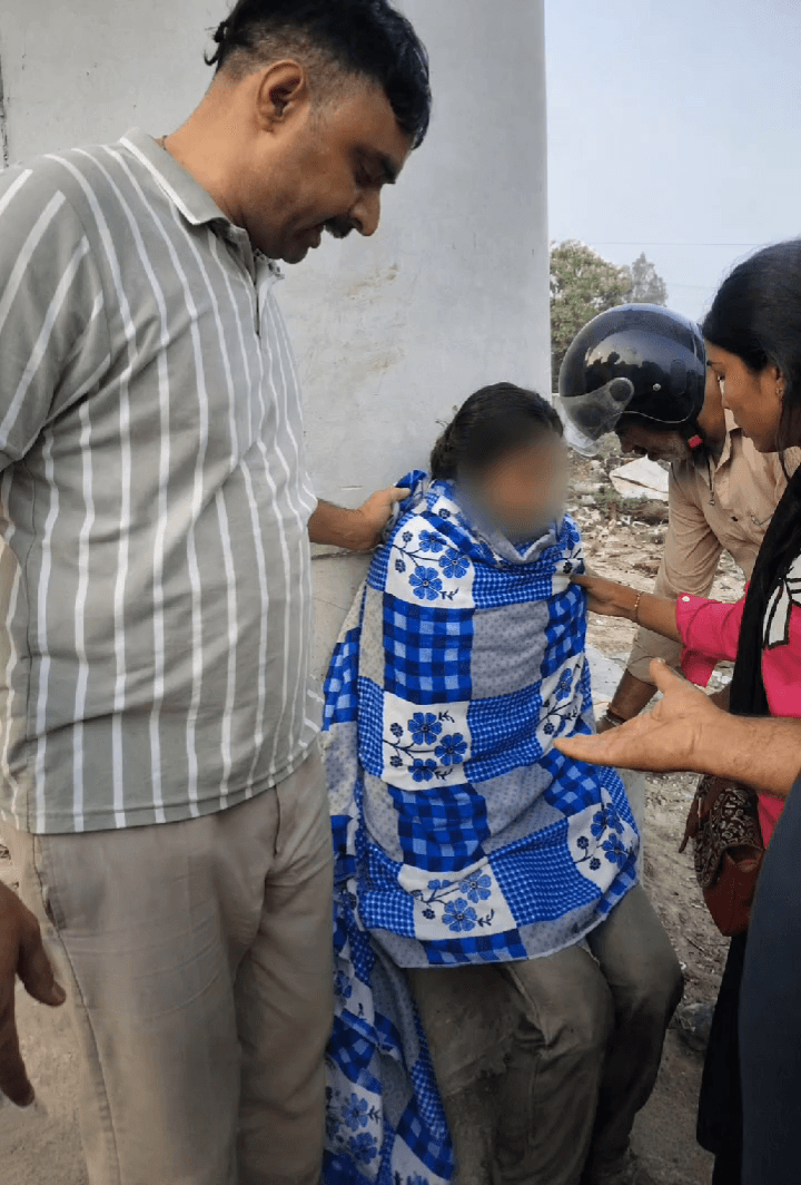 नजफगढ़ थाना पुलिस ने घासीपुरा नाले में कूदी युवती को सुरक्षित बचाया