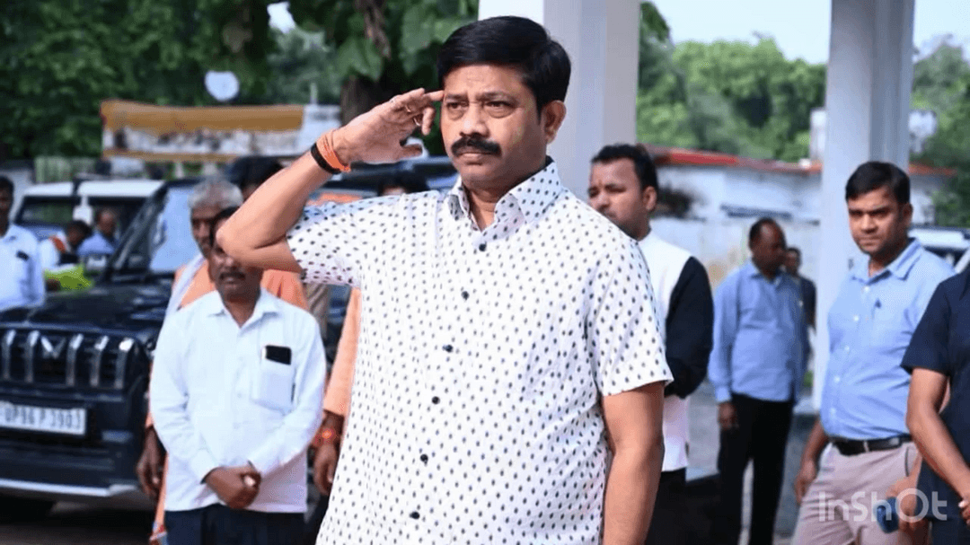 राजापुर: कर्वी: प्रभारी मंत्री ने चित्रकूट के राजापुर पहाड़ी में सेवा संकल्प अभियान के तहत कार्यक्रम में शिरकत की
