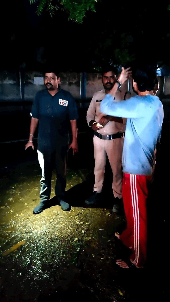 जन्म हुआ था तो कोई नाम नहीं था,
अब ऐसा नाम बनाऊँगा कि दुनिया याद रखेगी।
#apsgurjar #viral #gwalior