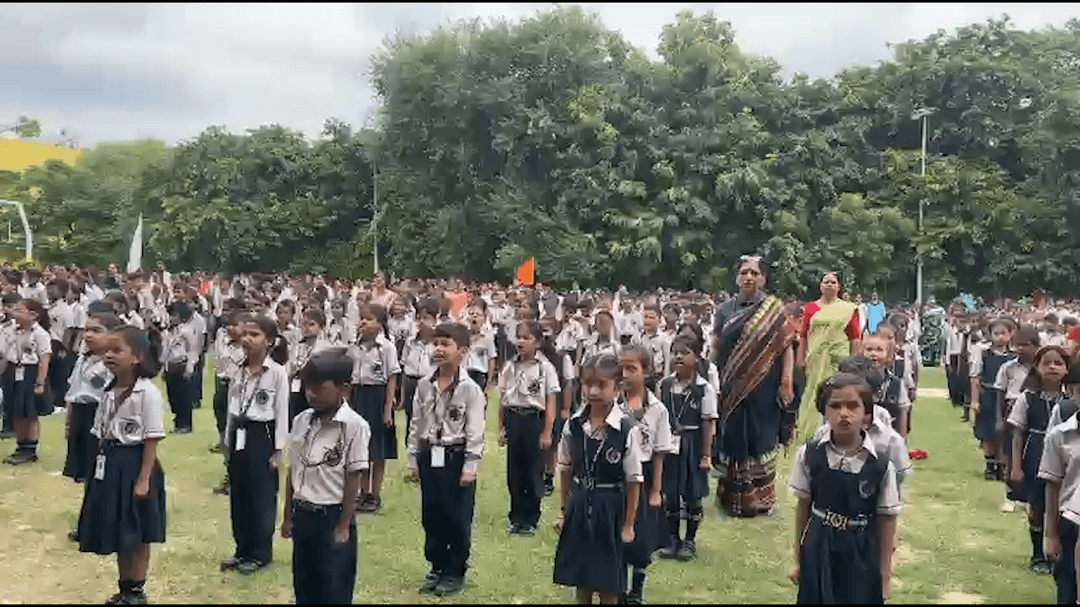 हरी नगर स्थित स्कूल में छात्रों ने किया सामूहिक वंदे मातरम गायन