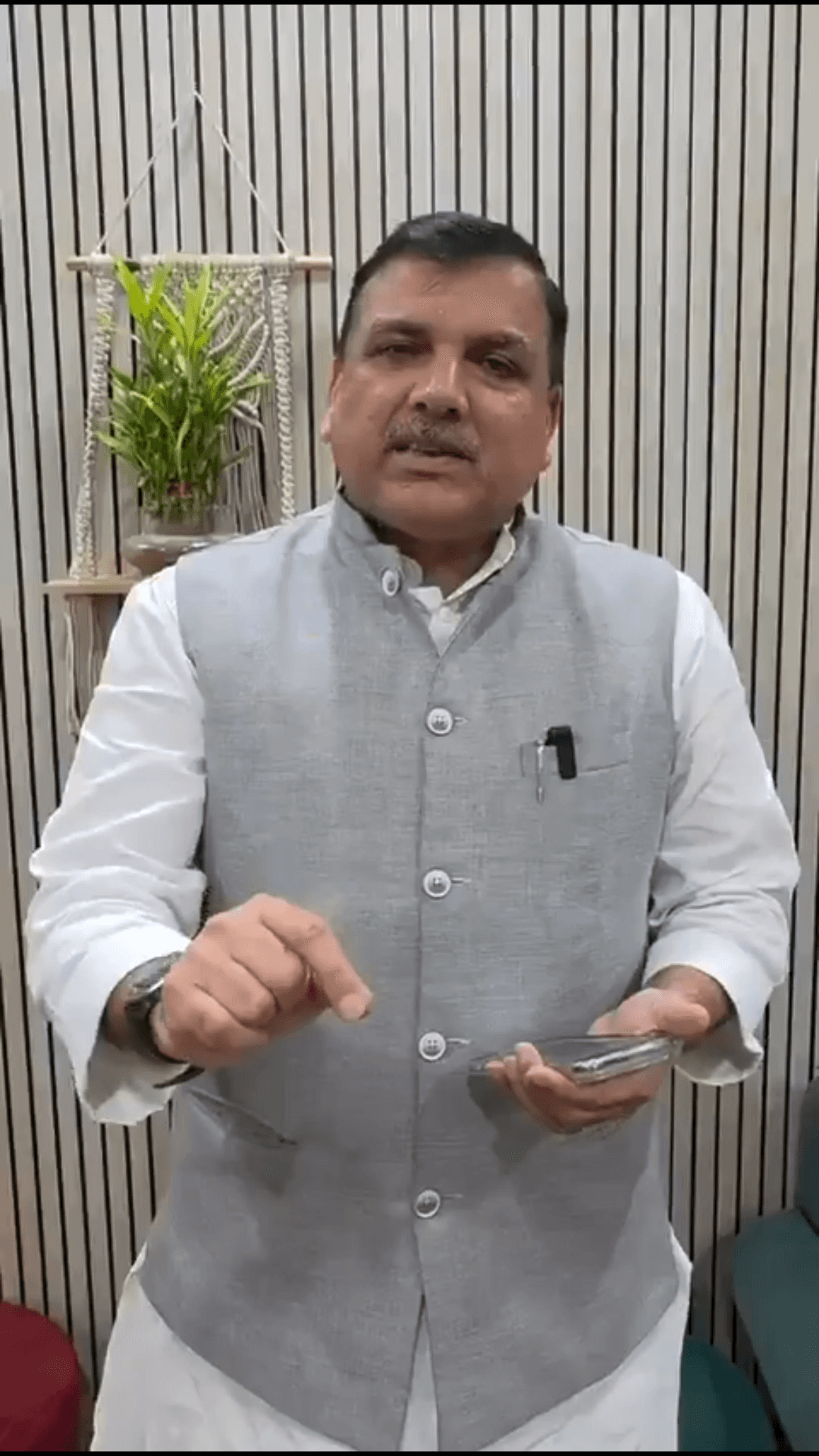 यमुना विहार: सांसद संजय सिंह का गंभीर आरोप: पुलिस मुख्यालय के बाहर AAP महिला पार्षद के कपड़े फाड़े गए