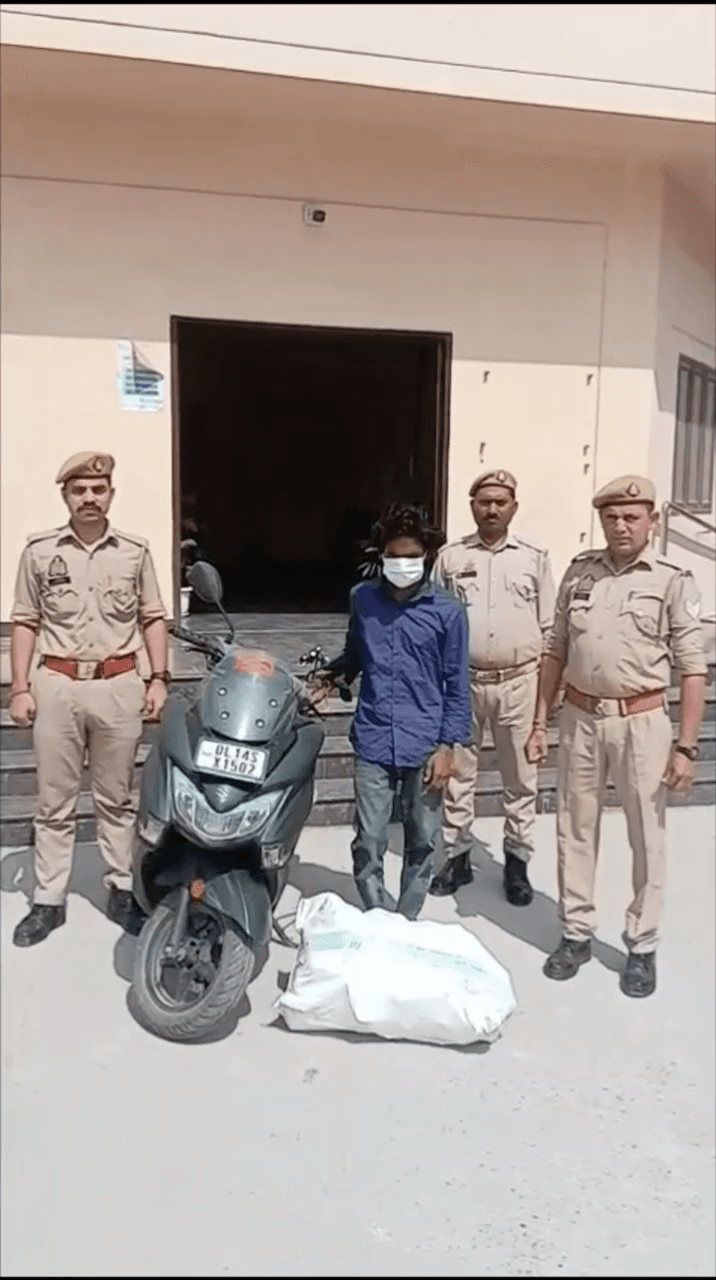 दादरी: नोएडा में नशीले पदार्थ की तस्करी और बिक्री करने वाले एक तस्कर को सैक्टर 126 थाना पुलिस ने गिरफ्तार किया