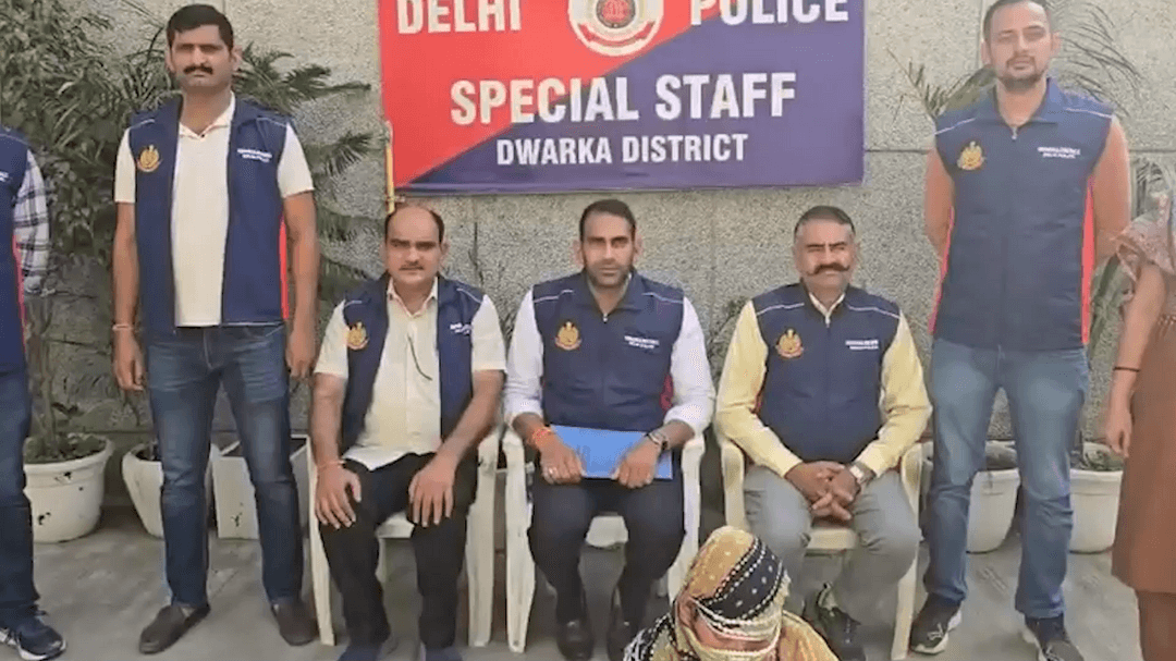 विशेष टीम ने गांजा तस्करी में महिला को दबोचा, 500 पाउच और 5 किलो गांजा जब्त