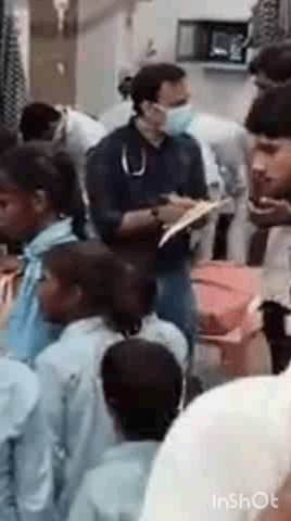 सुजानगढ़: सुजानगढ़ के सरकारी स्कूल में मिड-डे मील खाने से 60 बच्चों की तबीयत बिगड़ी, अस्पताल में कराया गया इलाज