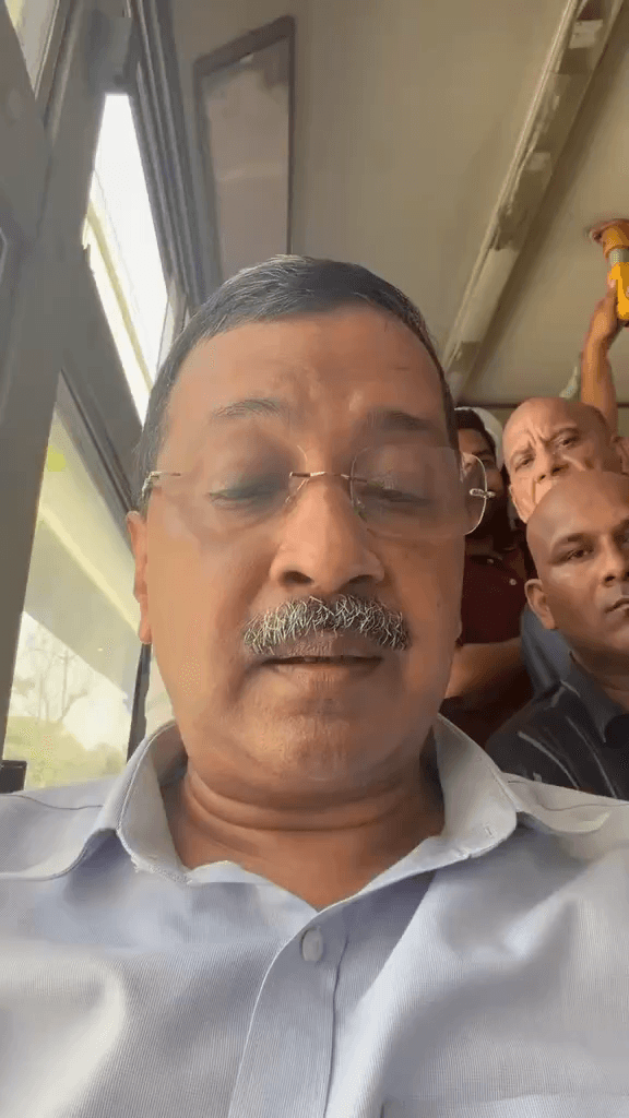 यमुना विहार: अरविंद केजरीवाल को दिल्ली पुलिस ने हिरासत में लिया