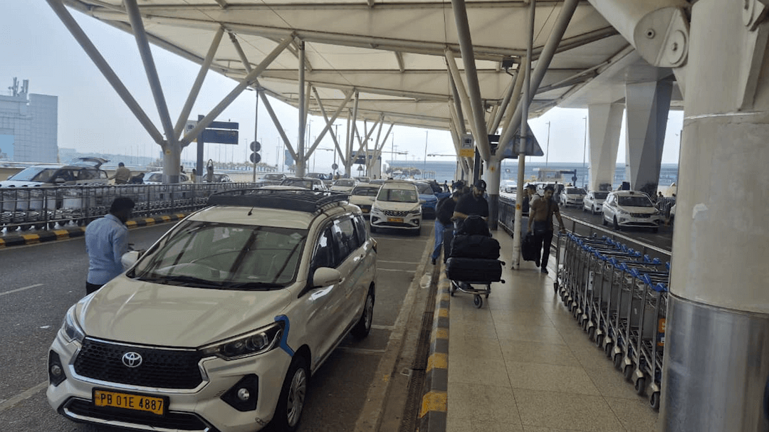 IGI एयरपोर्ट पहुंचने में हवाई यात्रियों को परेशानी हुई या सफर रहा आसान, उन्होंने बताई आपबीती