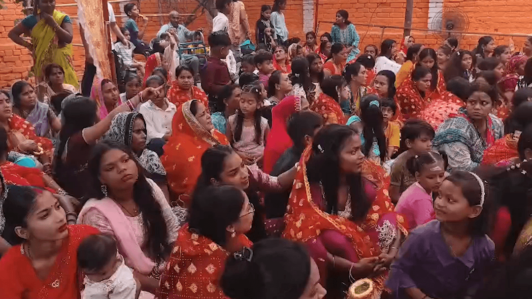 नवरात्र के पहले दिन निकली कलश यात्रा, सैकड़ों महिलाओं ने मुनक नजर से भरे पानी के साथ लिया हिस्सा
