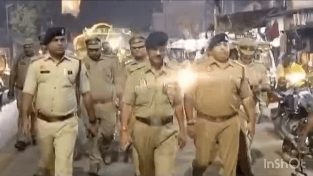 राजापुर: शारदीय नवरात्र के दृष्टिगत एसपी के निर्देशन में राजापुर नगर सहित जिला मुख्यालय में पुलिस ने किया पैदल मार्च