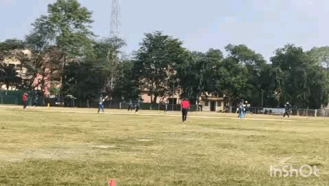 लातेहार: जिला खेल स्टेडियम में प्रीमियम क्रिकेट लीग का फाइनल मुकाबला जारी, क्रिकेट प्रेमियों में दिखा उत्साह