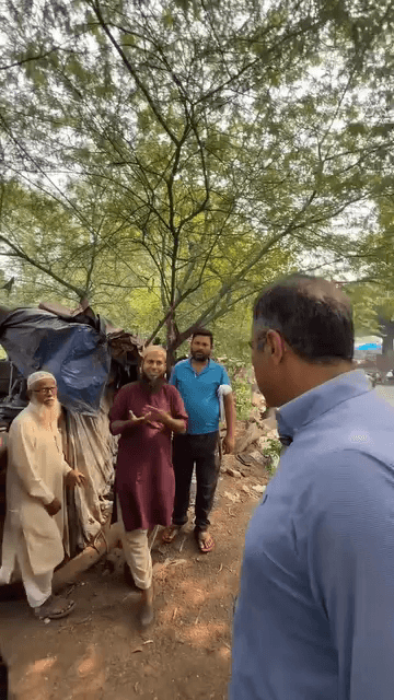 यमुना विहार: सरकार आपके द्वार अभियान में मंत्री परवेश साहिब सिंह वर्मा ने सरकारी जमीन पर कब्जे का जायजा लिया