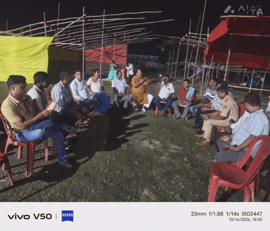 मनसाही :- सार्वजनिक दुर्गा मंदिर मरंगी में पूजा पंडाल का सीओ ओर थानाध्यक्ष ने किया निरीक्षण।