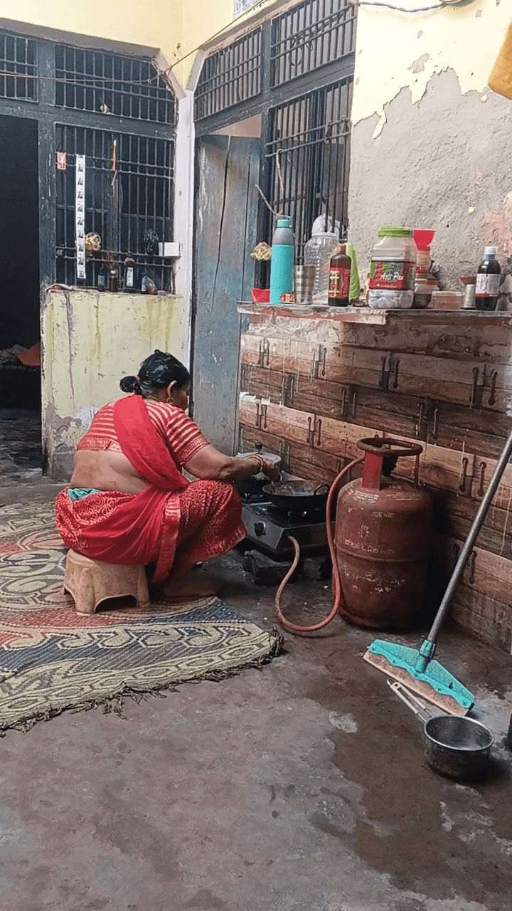 आज राम नवमी घर घर में बनाए जा रहे हलवा पुरी