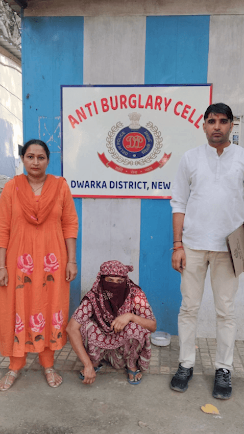 एंटी बरगलरी सेल की पुलिस टीम ने द्वारका कोर्ट द्वारा वांटेड भगोड़ा घोषित महिला को महावीर एंक्लेव से किया गिरफ्तार